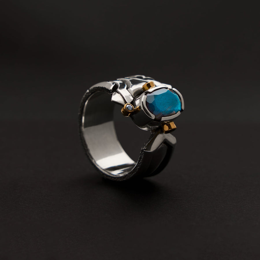 NEUM 925' Gold Labradorite Diamonds Ring